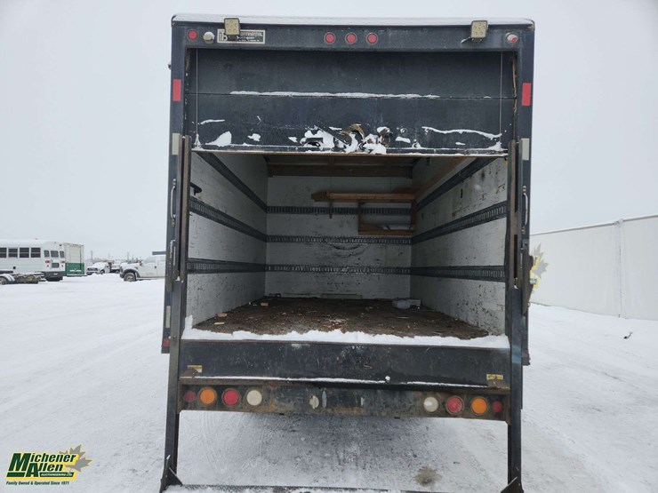 2004-gmc-w5500-image-16