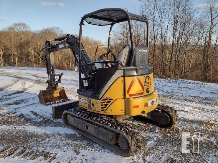 2013-deere-35d-image-48