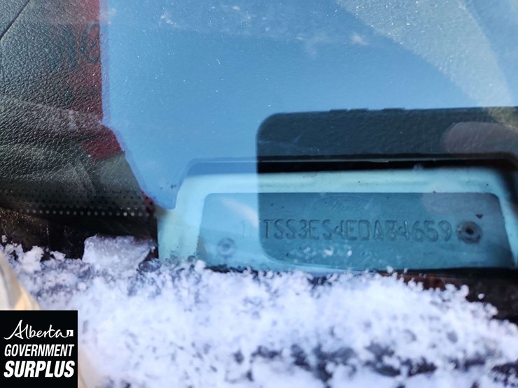 2014-ford-cargo-image-32