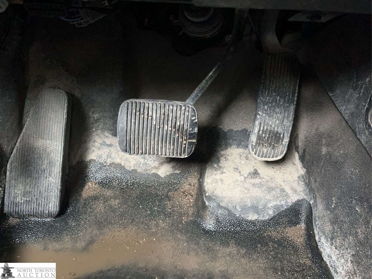 2019-ford-explorer-image-23