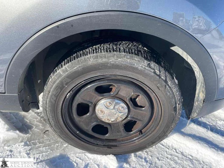 2019-ford-explorer-image-16