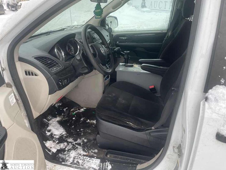 2015-ram-tradesman-image-16