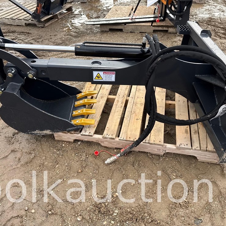 2767 - SKID STEER BACKHOE ATTACH. w/ 18" BUCKET