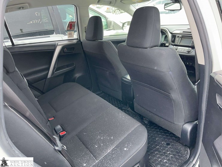 2017-toyota-rav4-image-27