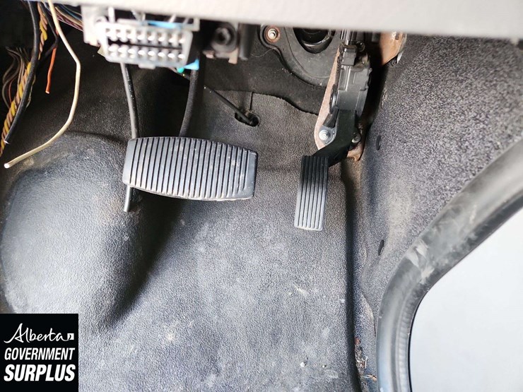 2014-ford-cargo-image-24