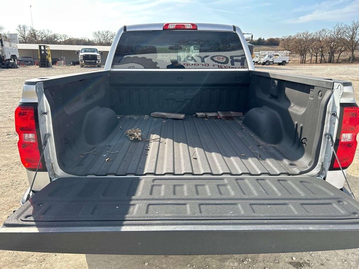 2018-chevrolet-silverado-1500-image-21