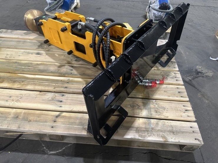 2025-giyi-680-post-driver-image-3