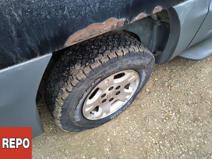 non-operable-2002-chevrolet-avalanche-image-9