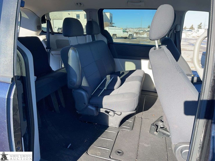 2010-dodge-grand-caravan-se-image-24