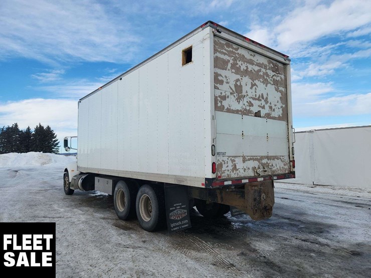 2011-peterbilt-348-image-3