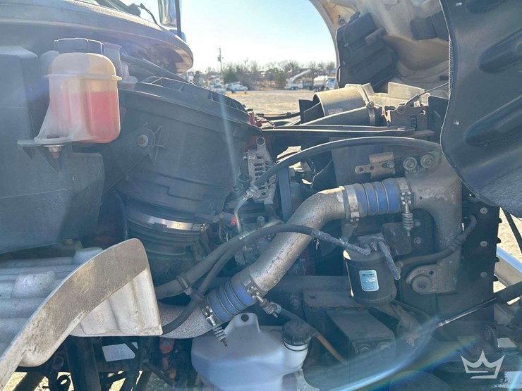 2013-freightliner-m2-bucket-truck-image-10