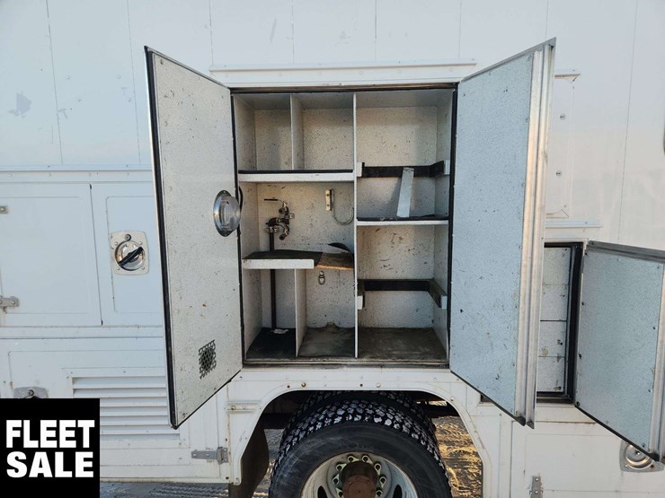 2006-ford-f550-image-39