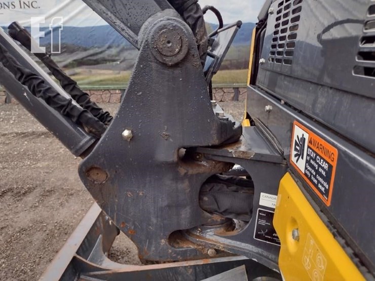 2022-deere-26g-image-25