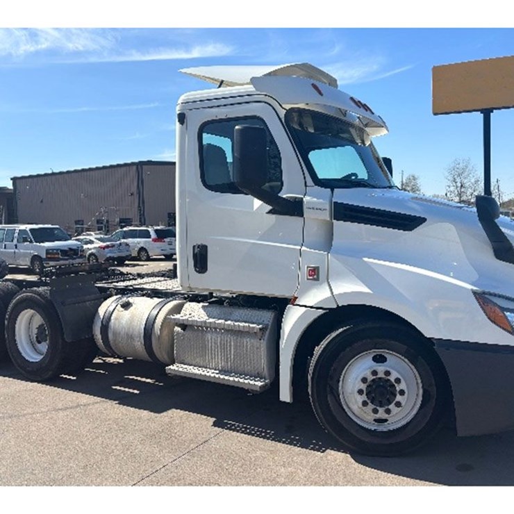 2020 FREIGHTLINER CASCADIA 126