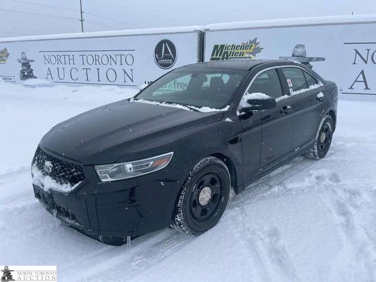 2017-ford-taurus-police-inte-image-1