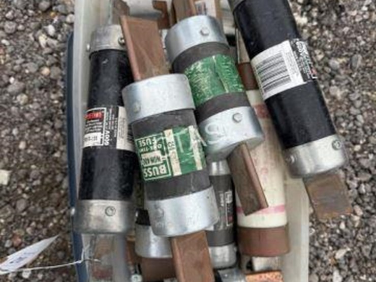 #210-•-small-tub-of-bus-fuses---multiple-sizes-&-amps-image-1