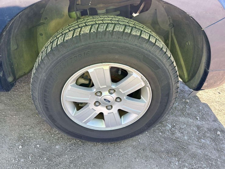 2008-ford-explorer-image-25