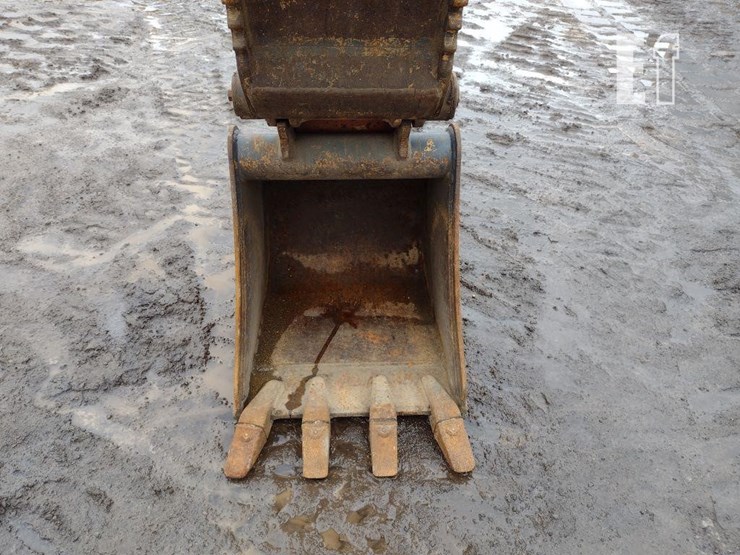 2014-hitachi-zx35u-image-15