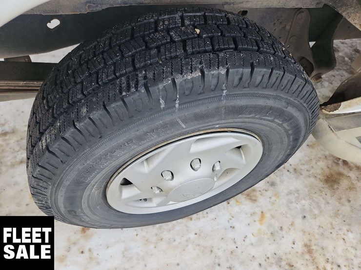 2013-ford-cargo-image-12