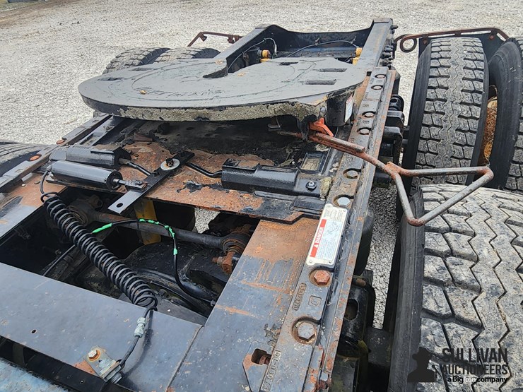 1995-white-wg64t-t/a-day-cab-truck-tractor-image-11