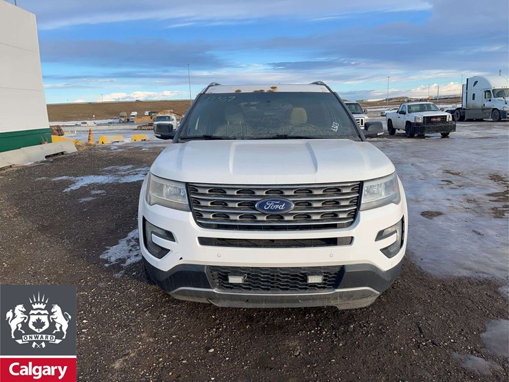 2016-ford-explorer-image-9