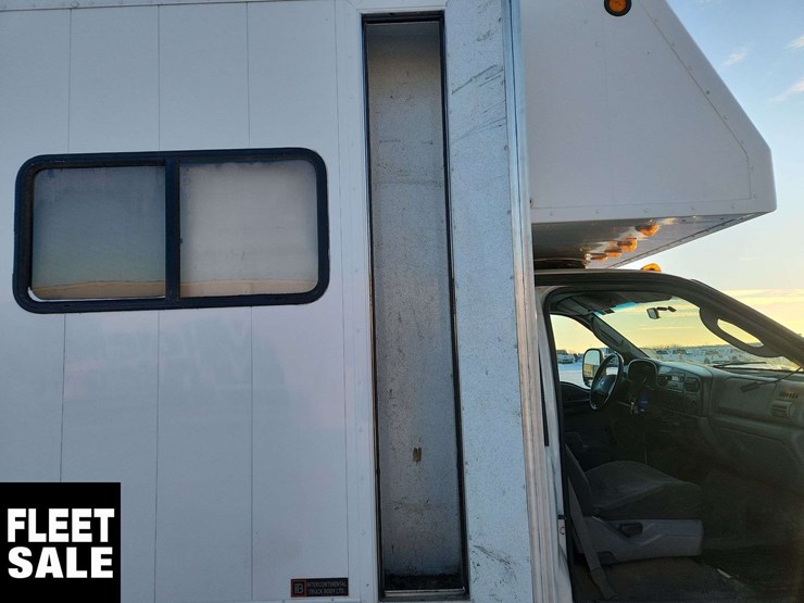 2006-ford-f550-image-42