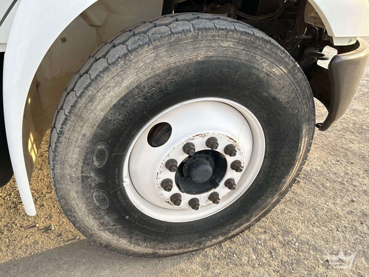 2004-international-durastar-4300-image-43