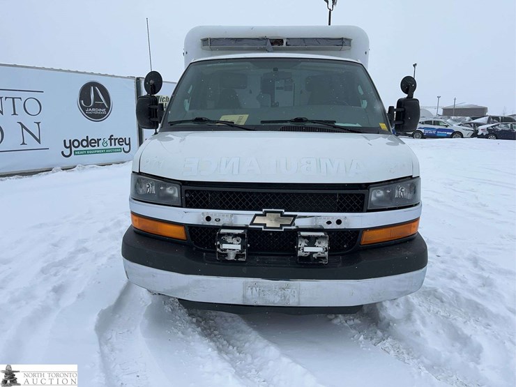 2016-chevrolet-express-g3500-image-2