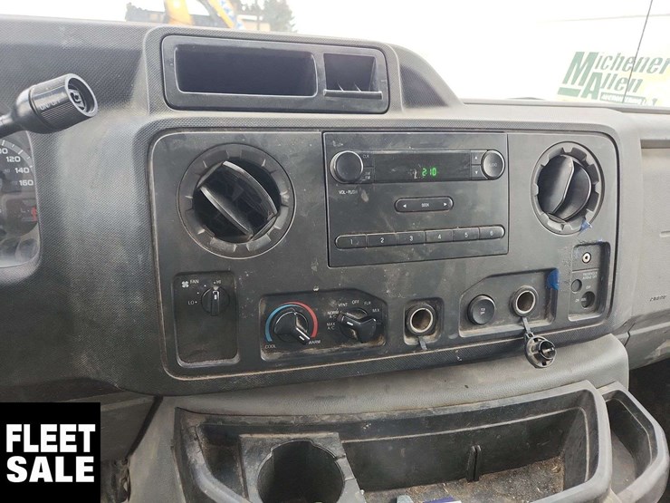 2013-ford-cargo-image-23