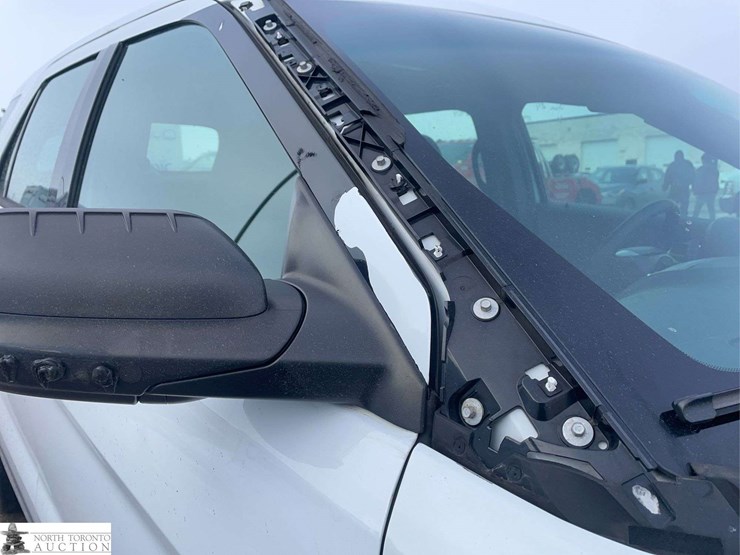 2014-ford-explorer-image-32