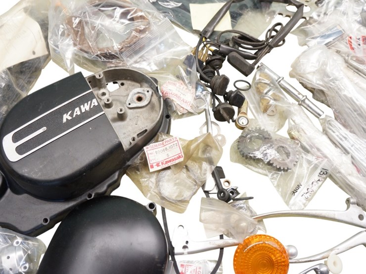 kawasaki-miscellaneous-parts-lot-image-7