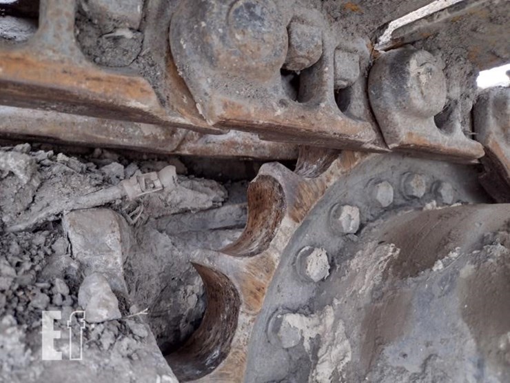 2015-volvo-ec220e-lr-image-37