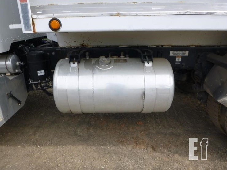 2000-peterbilt-330-image-36