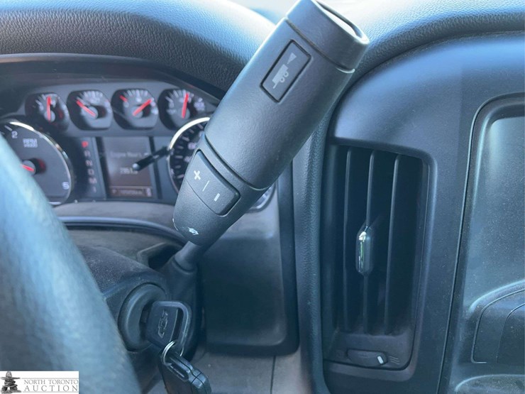 2015-chevrolet-silverado-2500hd-image-24