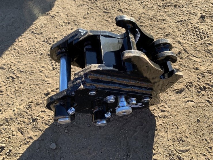 unused-quick-coupler-attachment,-image-1