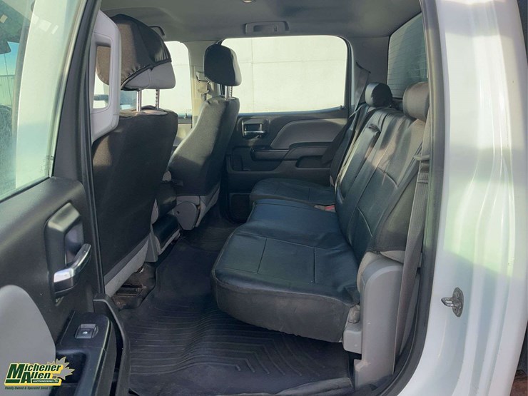 2015-chevrolet-silverado-3500hd-image-14