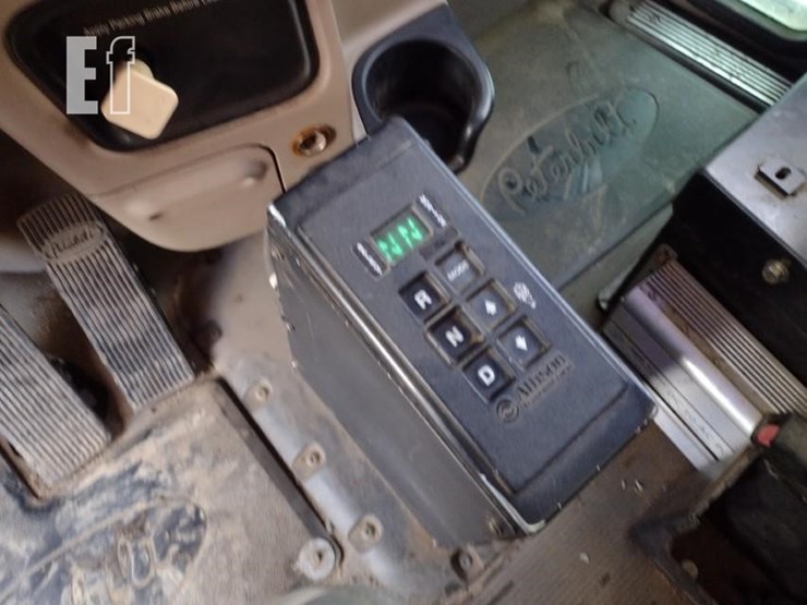 2008-peterbilt-365-image-12