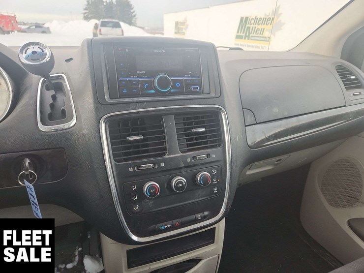 2015-dodge-grand-caravan-image-19