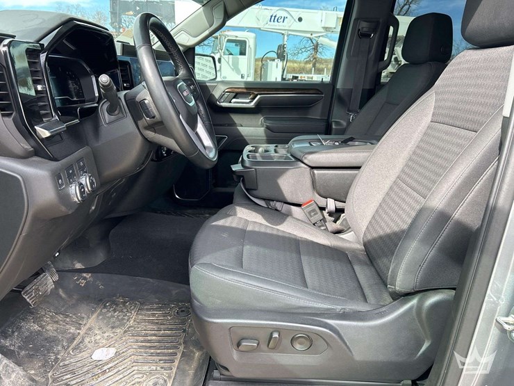 2023-gmc-seirra-elevation-crew-cab-4x4-pick-up-truck-image-13