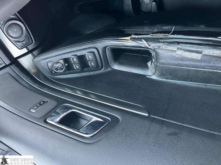 2017-ford-explorer-image-42