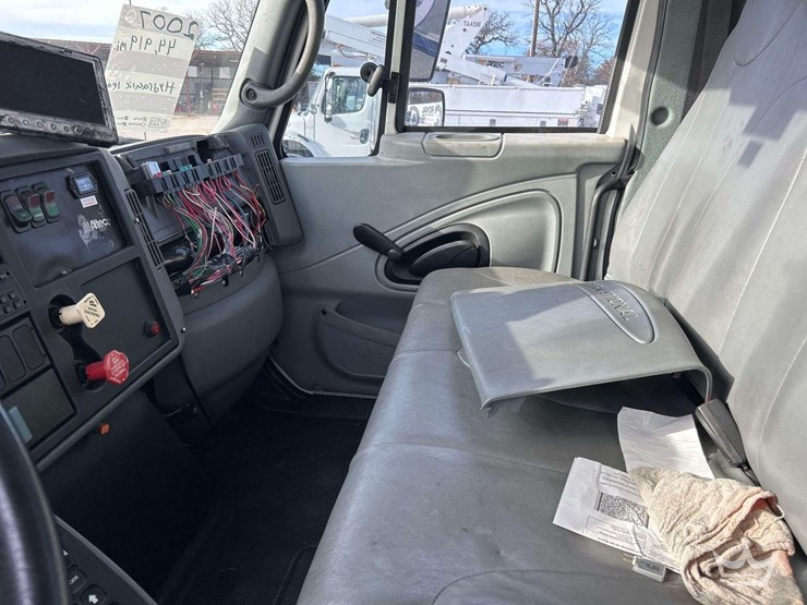 2007-international-derrick-digger-truck-image-20