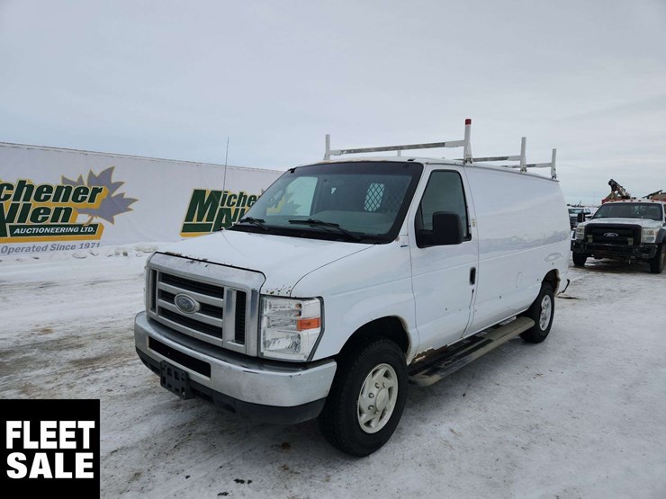 2013-ford-cargo-image-1