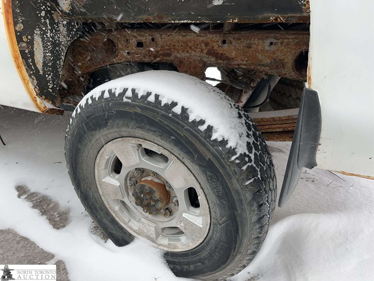 2011-chevrolet-k2500-image-7