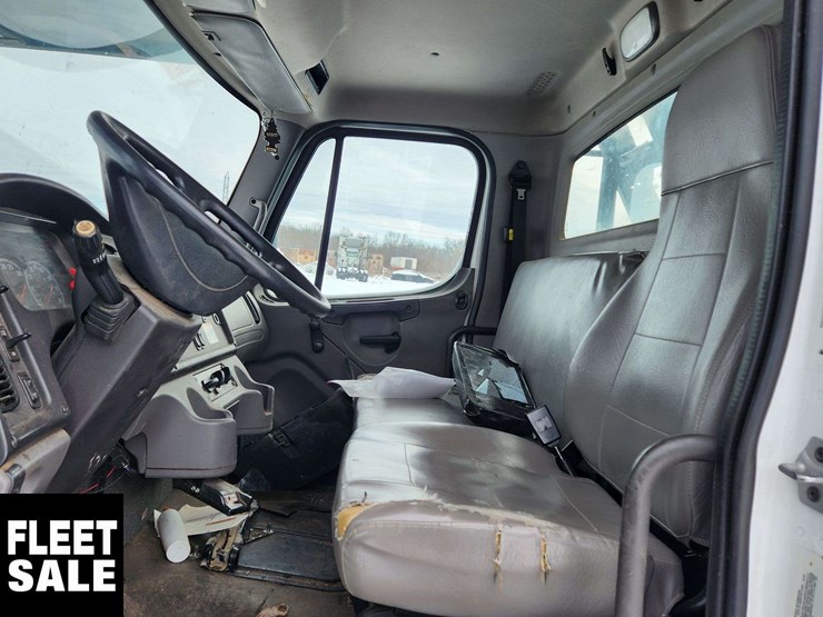 2020-freightliner-m2-106-image-13