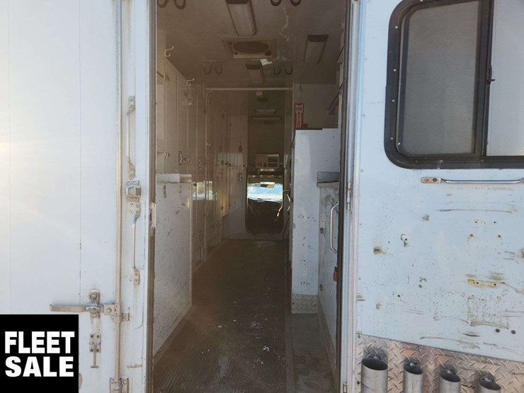 2006-ford-f550-image-37