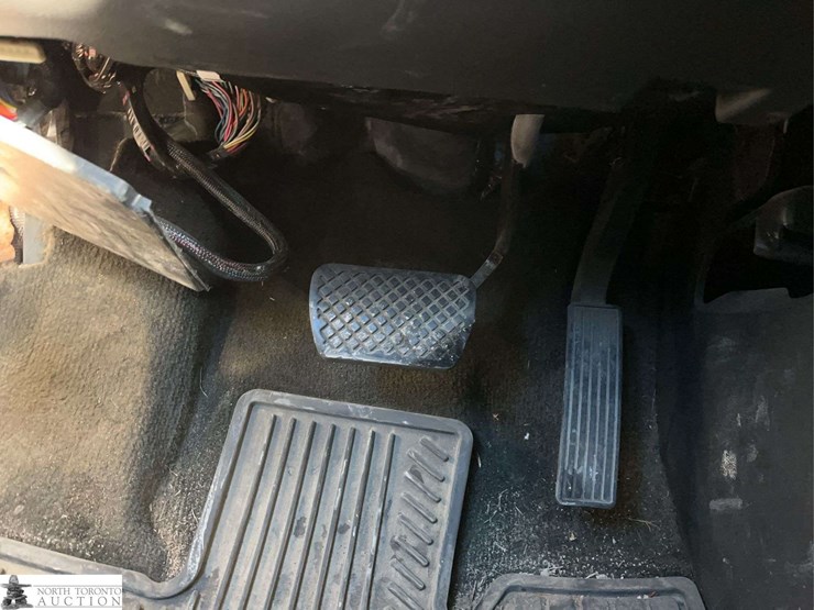 2015-chevrolet-equinox-ls-image-21