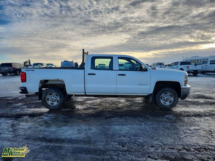 2015-chevrolet-silverado-2500hd-image-10