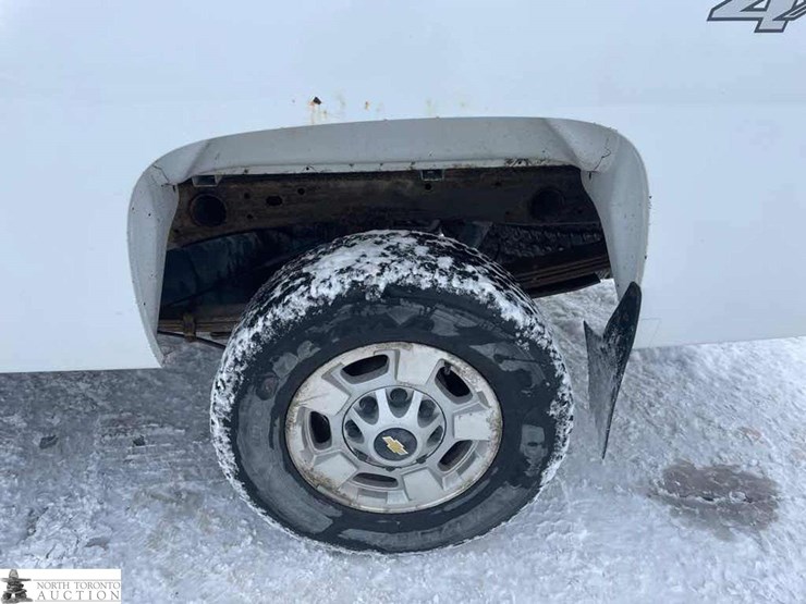 2011-chevrolet-k2500-image-30