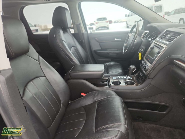 2015-gmc-acadia-image-28