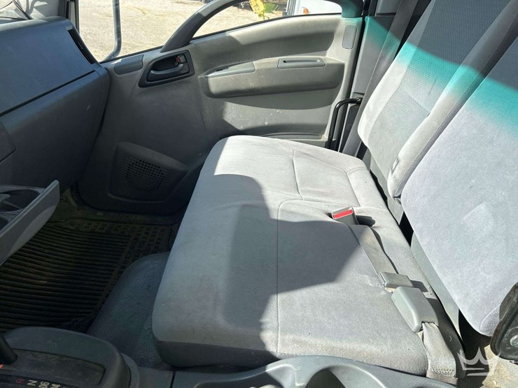 2016-isuzu-box-truck-image-20